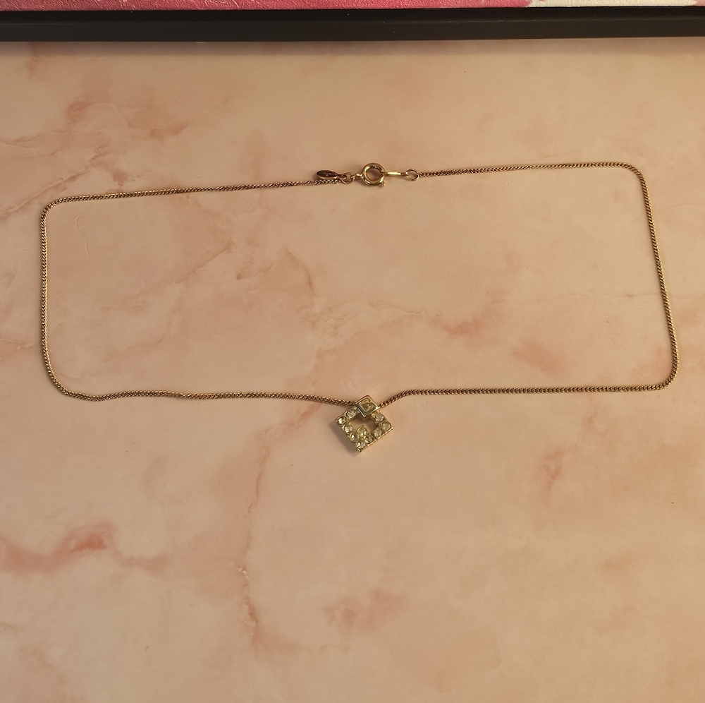 โจ๏ธGivenchy G Logo Vintage Gold Tone & Crystal Pendant Necklaceโจ๏ธ - Picture 11 of 11